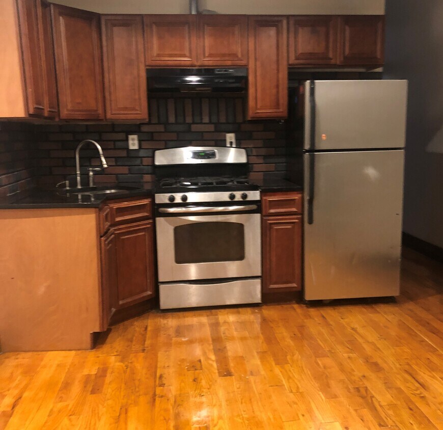 Primary Photo - 279 Menahan St