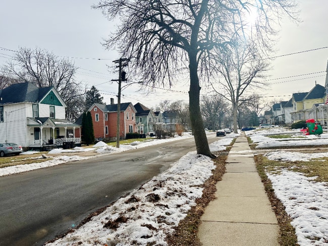 Building Photo - 1124 S High Ave