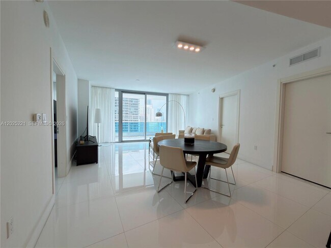 Building Photo - 200 Biscayne Blvd Way