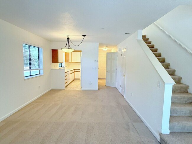 Foto del edificio - Fabulous Townhouse at Ashford Court - Close to BART, Downtown & Trails !