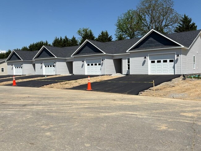 Building Photo - 175 Fairfield Ln