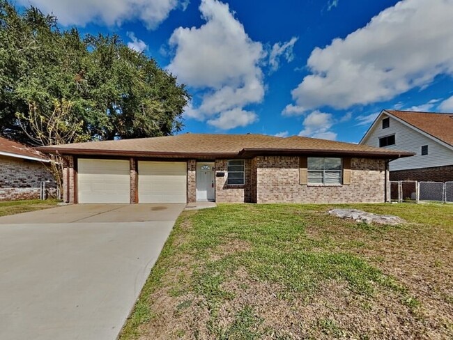 Building Photo - 722 E Brown Ln