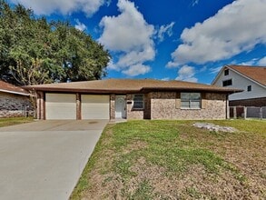 Building Photo - 722 E Brown Ln
