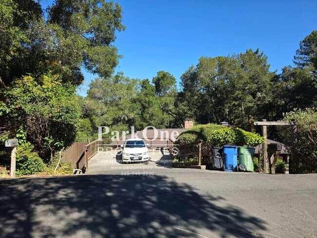 Foto del edificio - Spacious Home on a Private Wooded Lot Now Available!