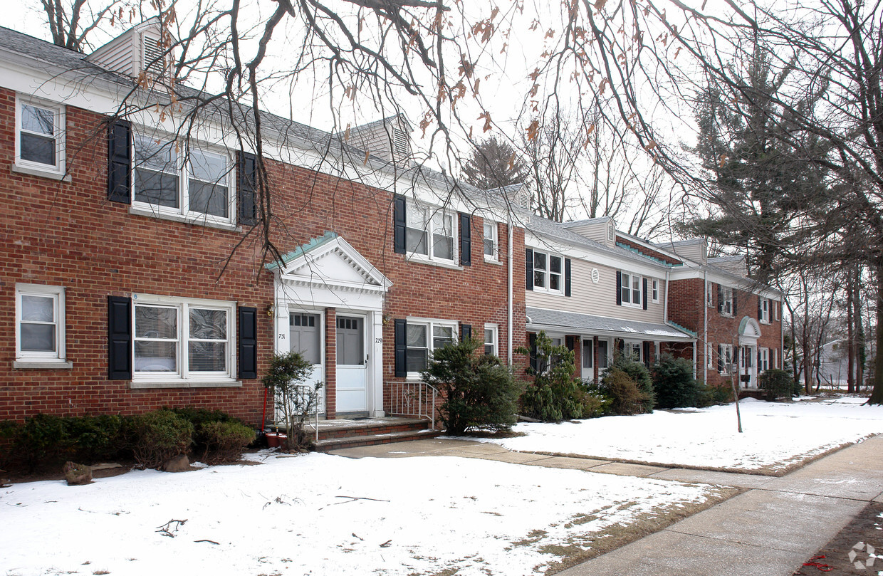 Primary Photo - Sandee Apartments
