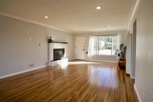 Building Photo - 4250 Blackton Dr