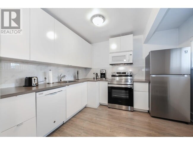 Building Photo - 317 19th St W