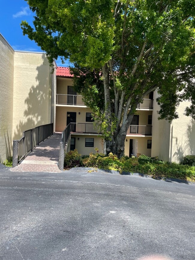 Building Photo - 2050 Oleander Blvd