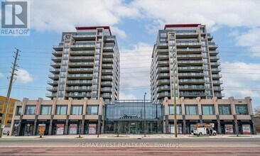 Building Photo - 9090 Yonge St