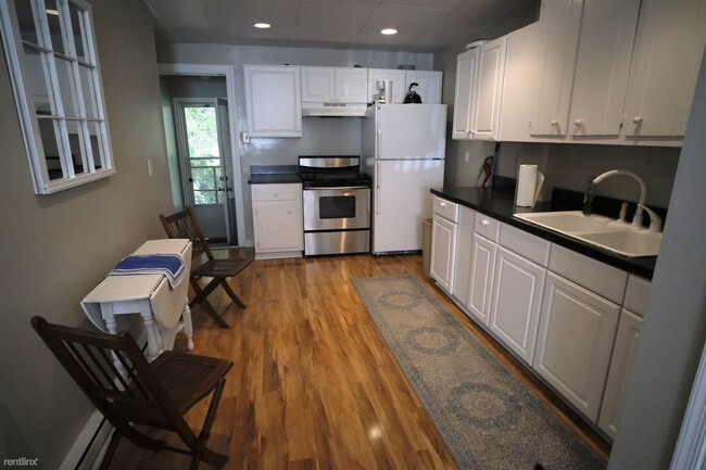 Building Photo - 2 br, 1.5 bath House - 6455 Barksdale Rd