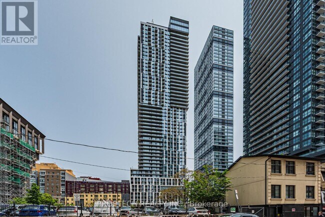 Photo du bâtiment - 251-251 Jarvis St