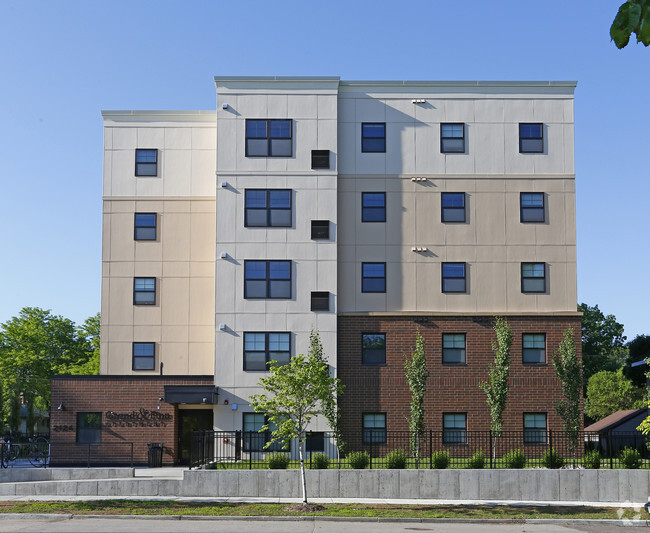 Building Photo - Grand & Finn Apartments