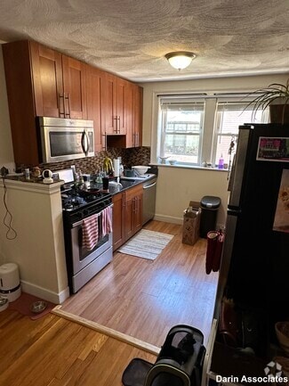 Building Photo - 37 Day St