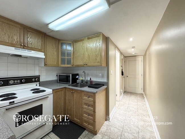 Building Photo - Partly Furnished 1-Bedroom Apartment in Toronto | All Utilities Included