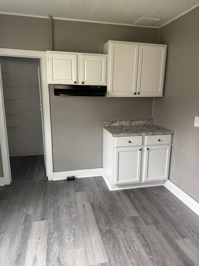 Building Photo - 2827 Gurnee Ave