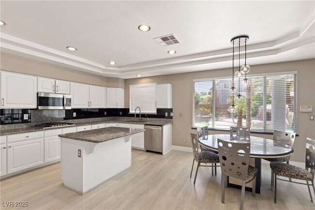 Building Photo - 424 Talisman Ct