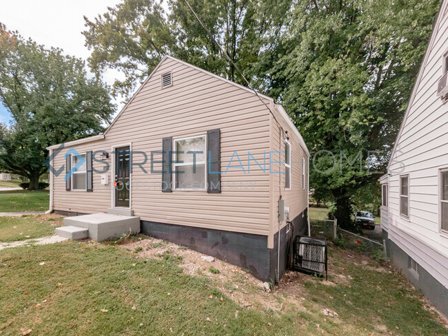 Building Photo - REDUCED!