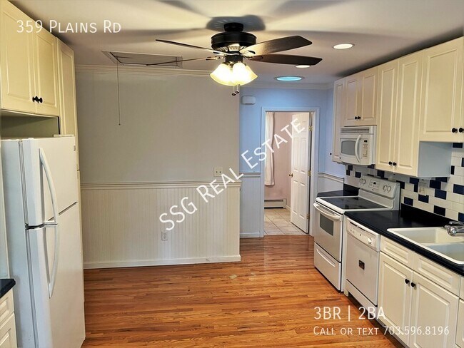 Building Photo - Spacious 3 bedroom Colonial in quiet Windh...