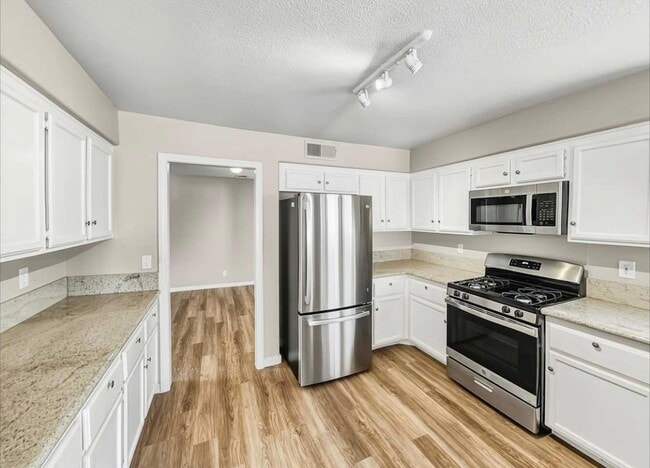 Building Photo - 3301 Hyannis Cir