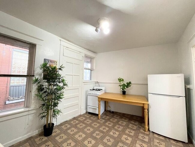 Building Photo - 2751 Pestalozzi St