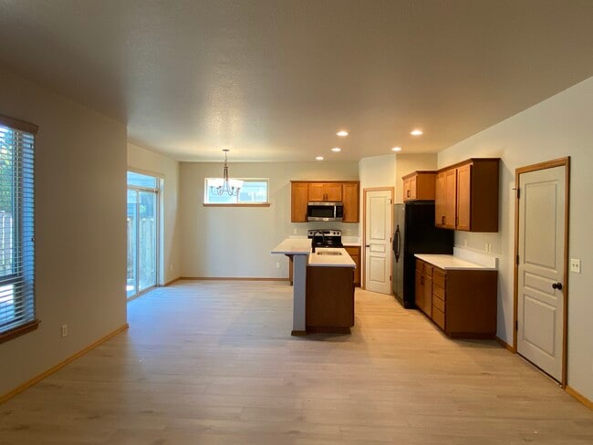 Foto del edificio - 18072 Meadow Ave