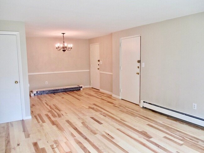 Building Photo - B5 Colonial Dr