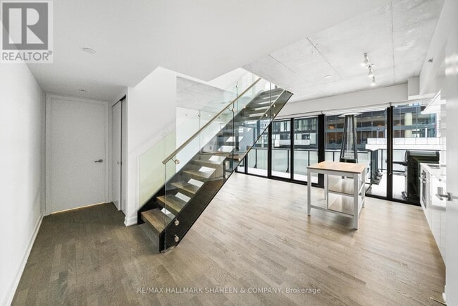 Building Photo - 185-185 Roehampton Ave