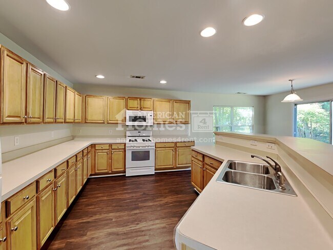 Building Photo - 112 Parkmont Court