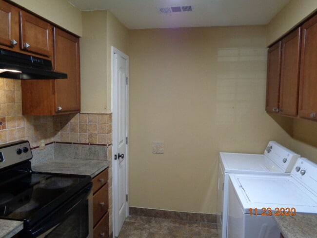Building Photo - 676 Jennifer Jean Dr
