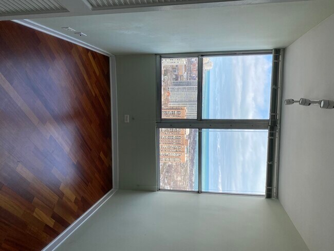 Foto del edificio - 655 W Irving Park Rd