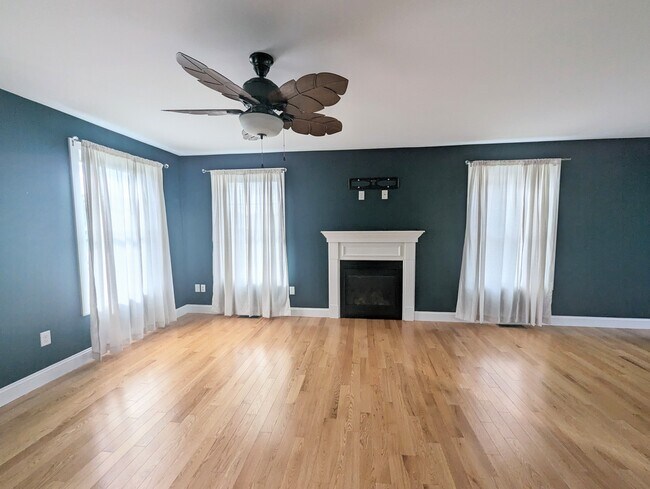 Building Photo - 57 Sunningdale Dr