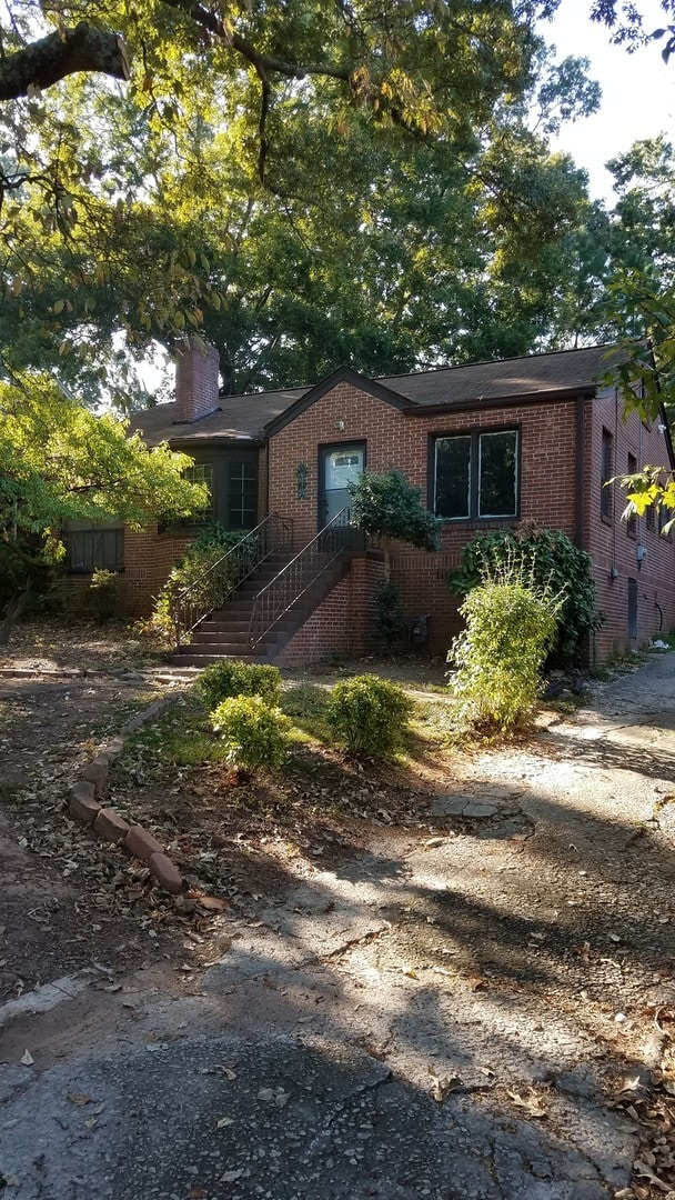 Building Photo - 1932 Montrose Dr