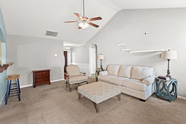 Building Photo - 3 Bed/2Bath in the Reserve At Wydham Gate S/D