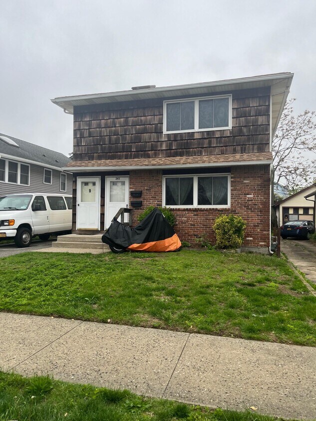 Foto principal - 245 E Hudson St