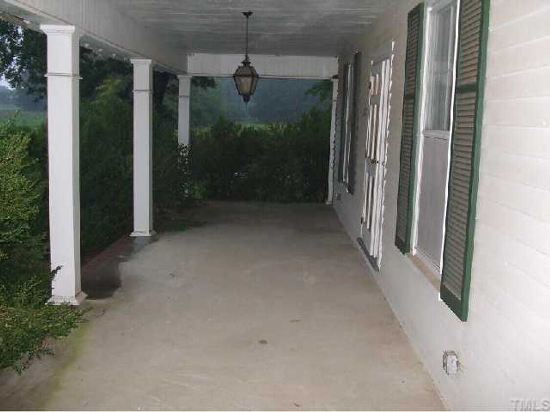 Building Photo - Farm House for the country lover on 9 acres