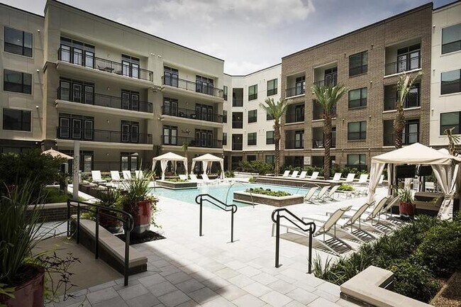 Foto del edificio - 3788 Richmond Ave.