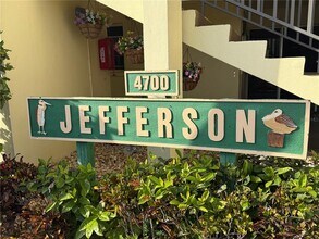 Building Photo - 4700 Cove Cir