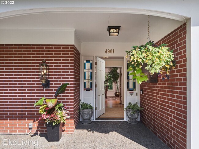 Building Photo - 4 br, 3 bath House - 4901 SW Humphrey Park...