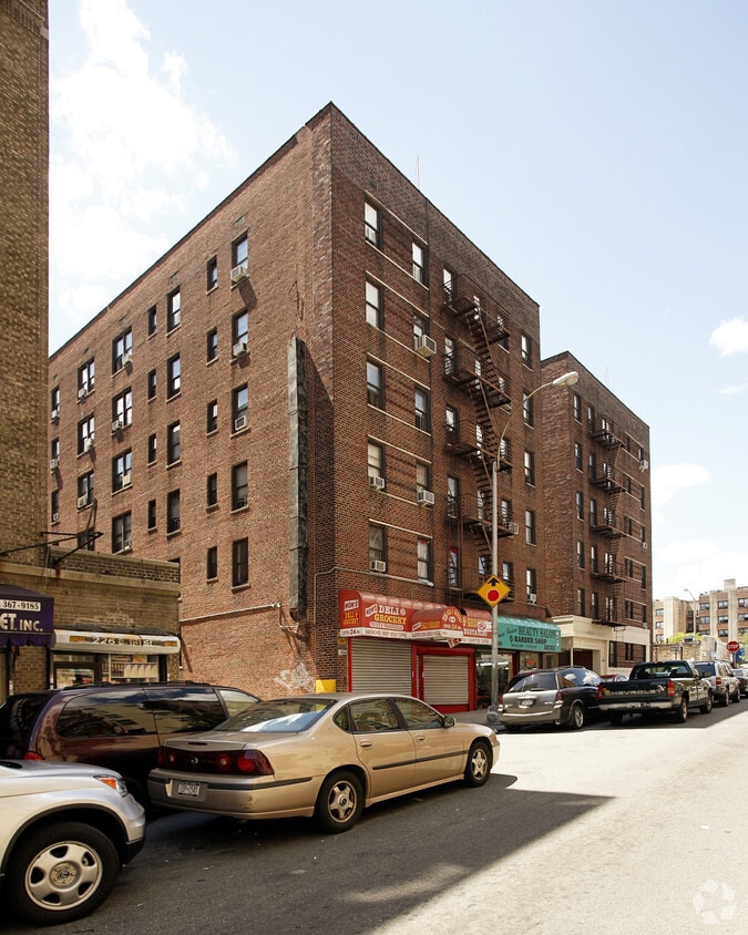 Building Photo - 210 E 181 St