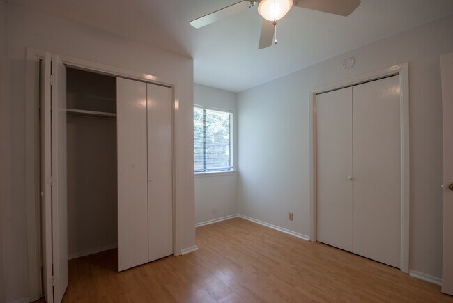 Building Photo - 12405 Tree Line Dr