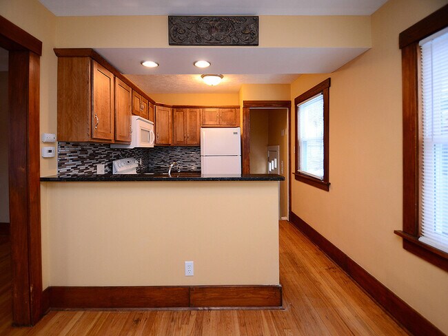 Building Photo - 994 S 50th St