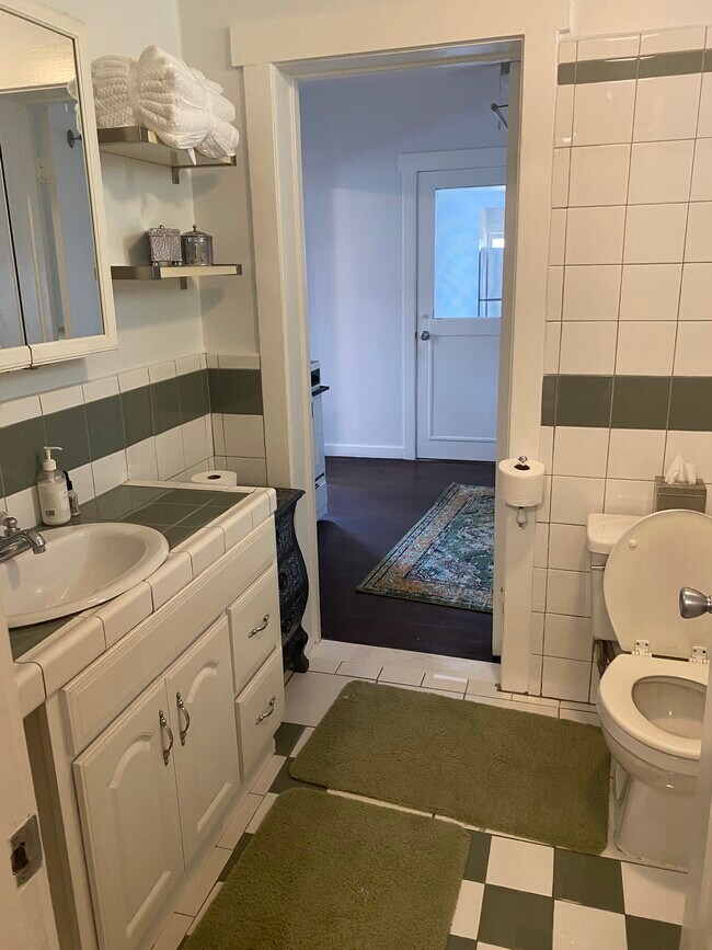 Building Photo - 152 N Bonnie Ave