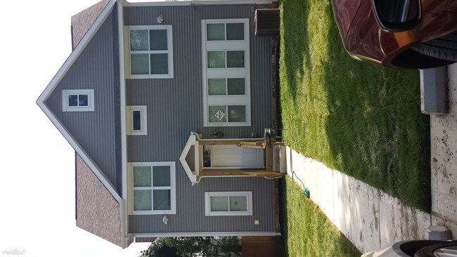 Building Photo - 404 Wyandotte Ave