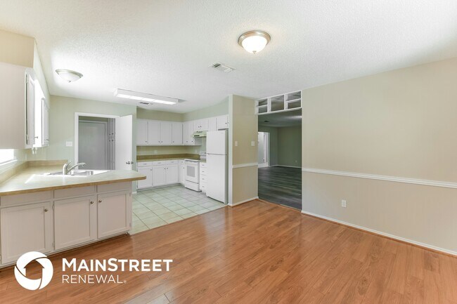 Building Photo - 2121 Rolling Creek Run