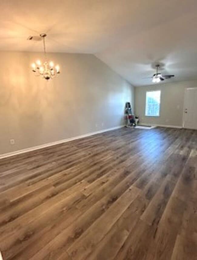Building Photo - 1810 Lauren Ln