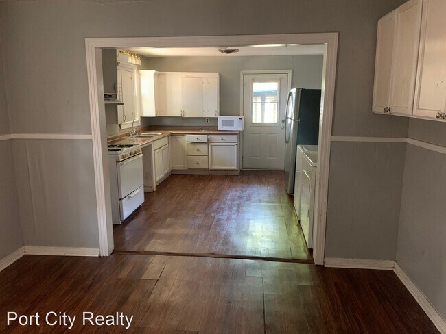 Foto del edificio - 3 br, 1 bath House - 2345 Foster Street