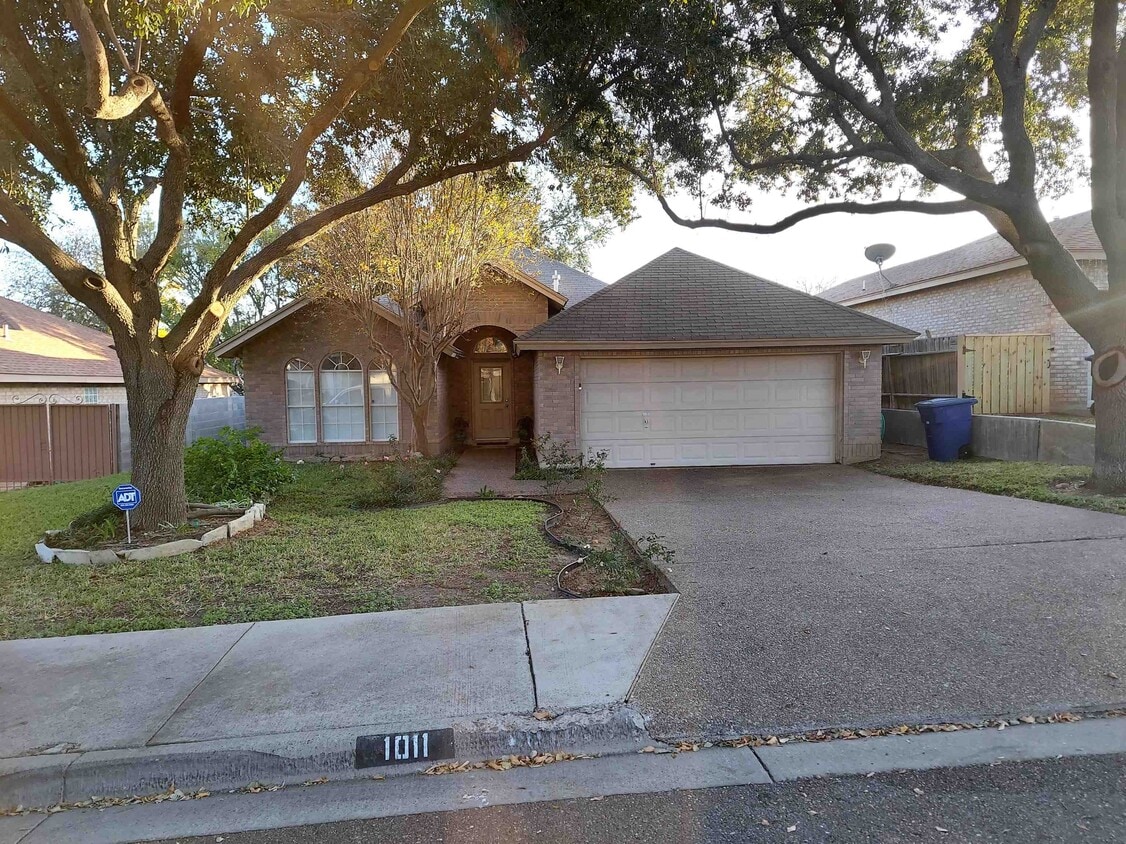 1011 Topaz Trail, Laredo, TX 78045 House Rental in Laredo, TX