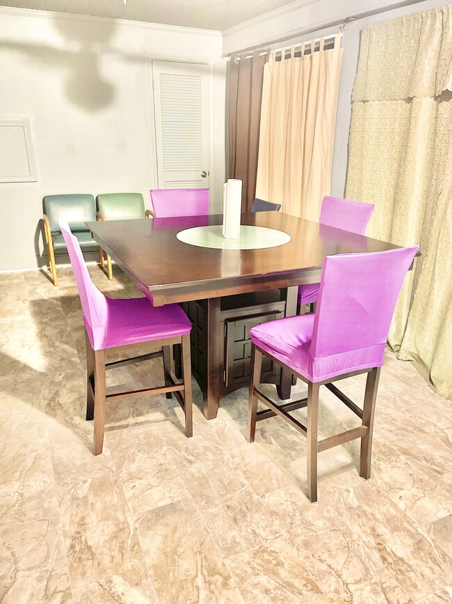 Building Photo - 1503 Westbury Dr - Furnished House