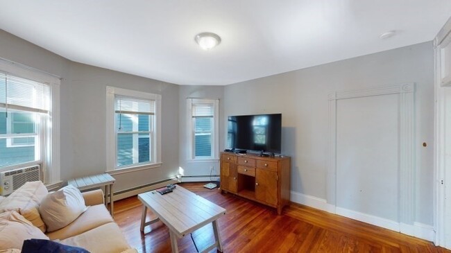 Foto del edificio - 173 Rindge Ave
