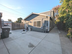 Building Photo - 438 48th St